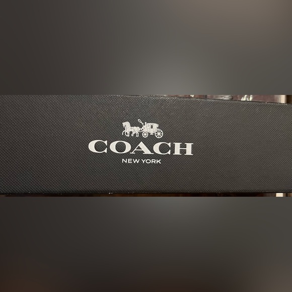 🌟Rare/HTF Coach Tea Rose Apple Watch Band- Firm PRICE! - Picture 2 of 6